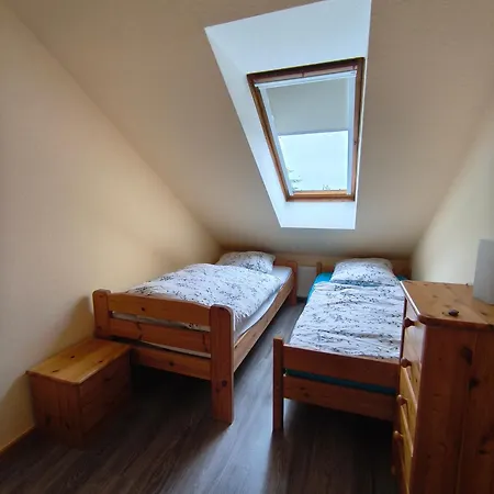 Apartamento Gemuetliche, Ruhige Dachwohnung In Fuer Bis Zu 4 Personen Lutow