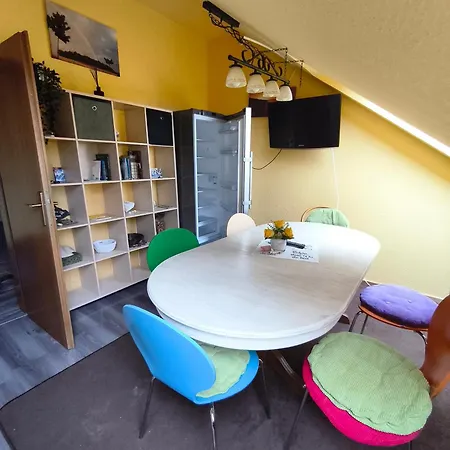 Gemuetliche, Ruhige Dachwohnung In Fuer Bis Zu 4 Personen Apartamento