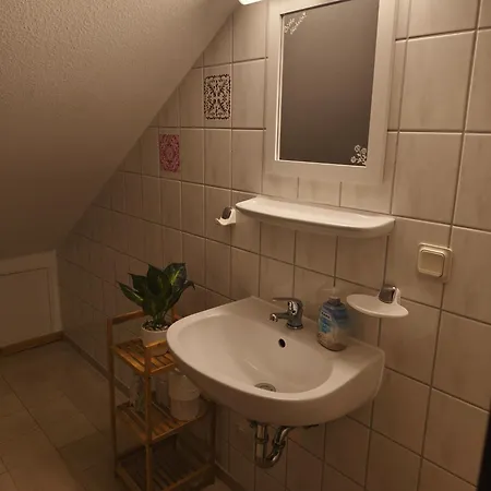 Gemuetliche, Ruhige Dachwohnung In Fuer Bis Zu 4 Personen Apartment *
