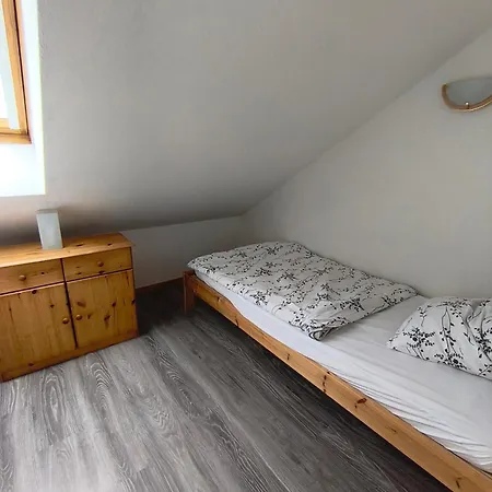 Gemuetliche, Ruhige Dachwohnung In Fuer Bis Zu 4 Personen *