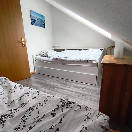 Gemuetliche, Ruhige Dachwohnung In Fuer Bis Zu 4 Personen Lutow