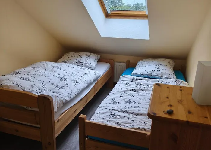 Gemuetliche, Ruhige Dachwohnung In Fuer Bis Zu 4 Personen *