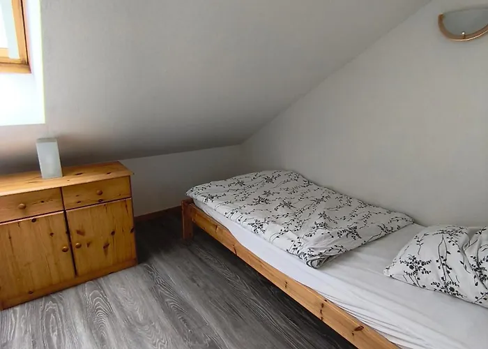 Gemuetliche, Ruhige Dachwohnung In Fuer Bis Zu 4 Personen *